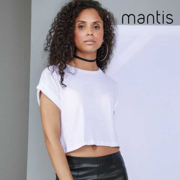 Donna con tshirt bianca manica corta con girocollo in costina 100% cotone