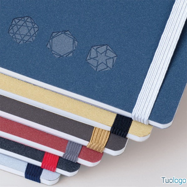 Dettaglio di sei blocnotes di colori diversi