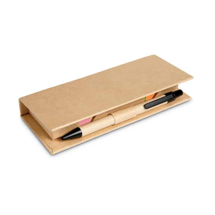 Set con notes adesivi, righello, penna a sfera in cartone, memo adesivi e segnapagina adesivi