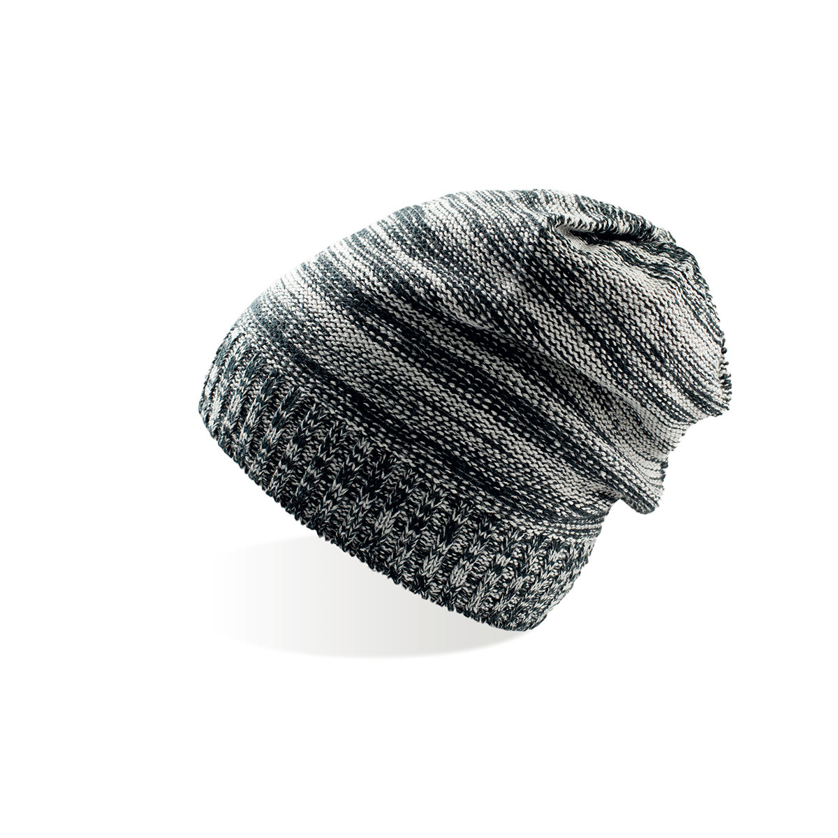 Berretto melange nero grigio su sfondo bianco