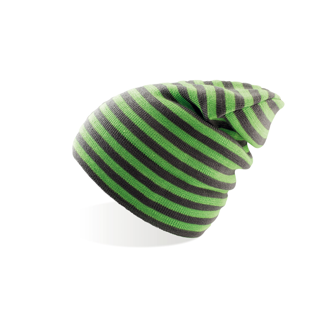 Berretto a maglia a righe verde grigio su sfondo bianco