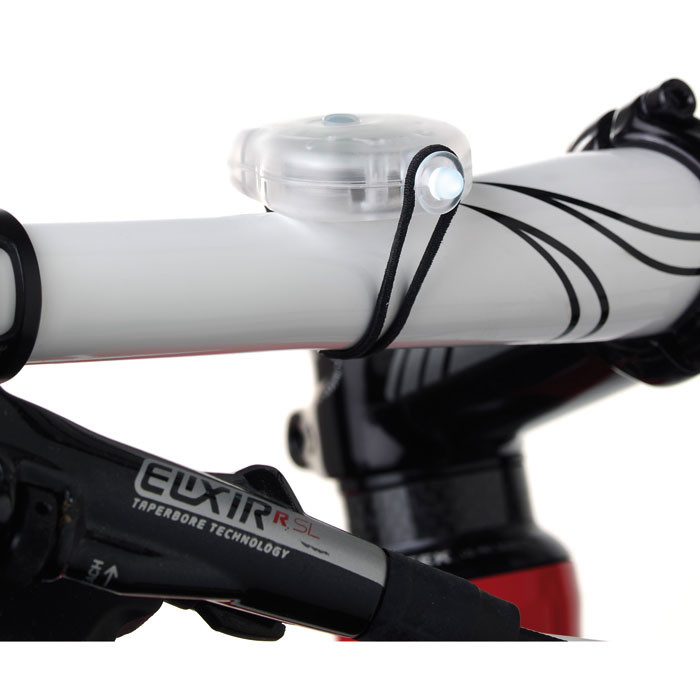 Luce bianca attaccata alla bici