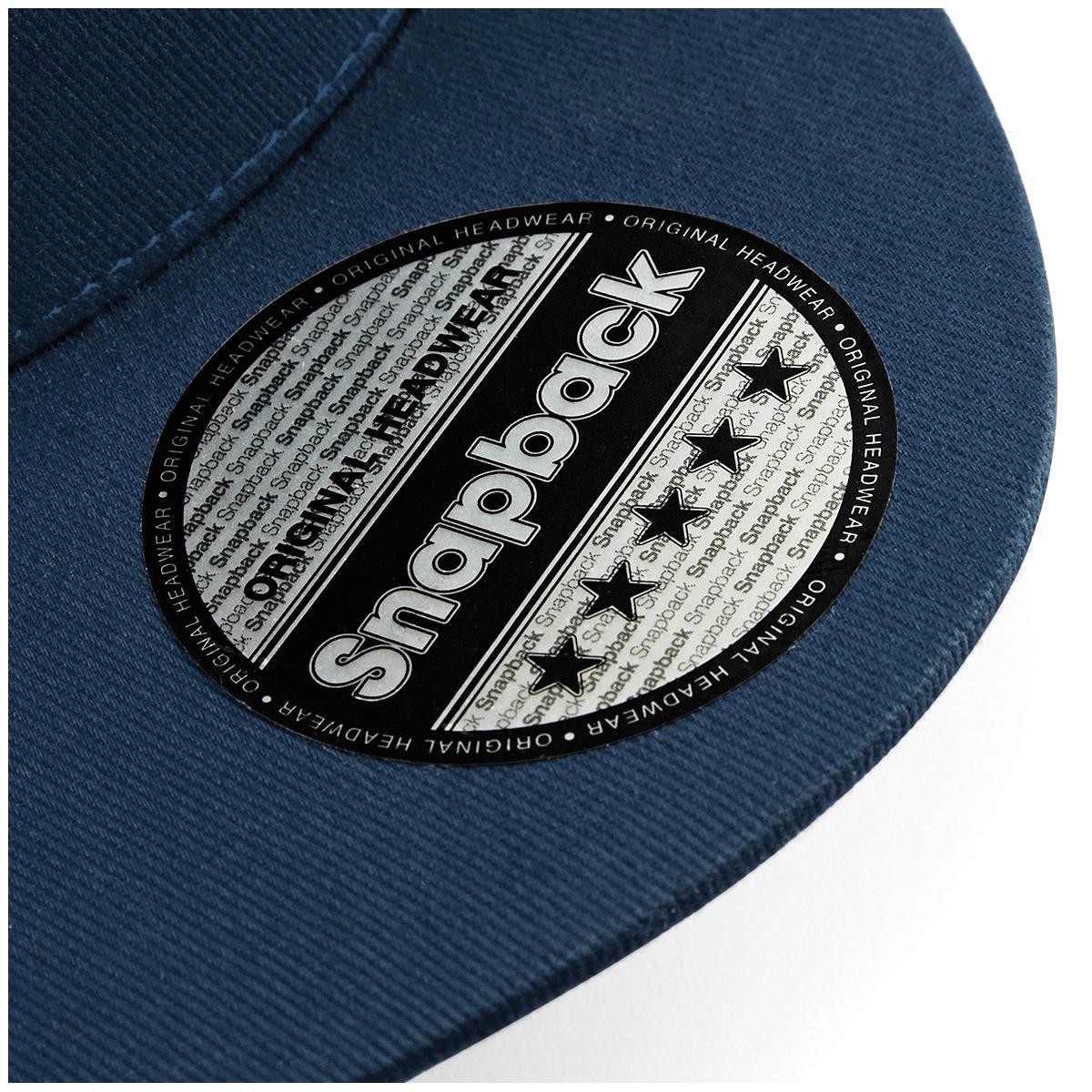 dettaglio visiera del cappellino in cotone a 5 pannelli di colore blu