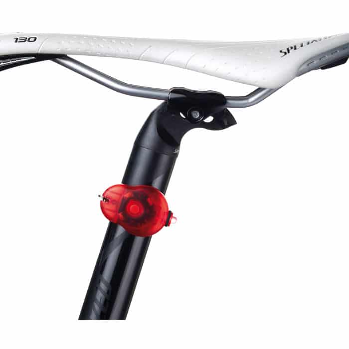 Luce rossa attaccata al sellino della bici