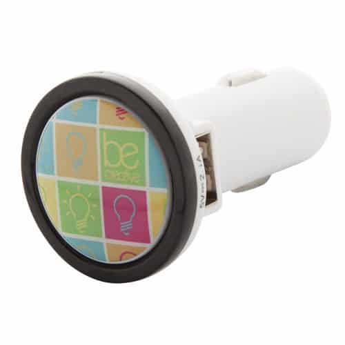 Caricatore da auto con due uscite usb