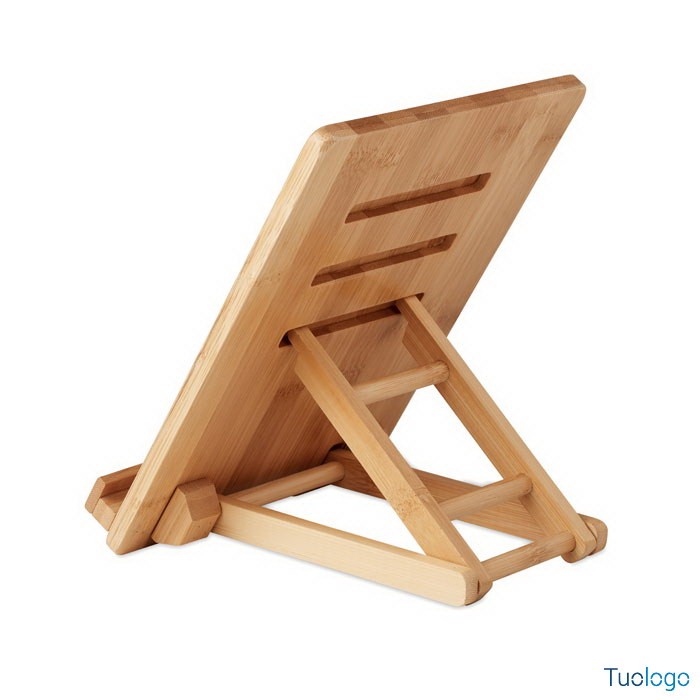 Dettaglio retro sostegno in bamboo smartphone e tablet, su sfondo bianco