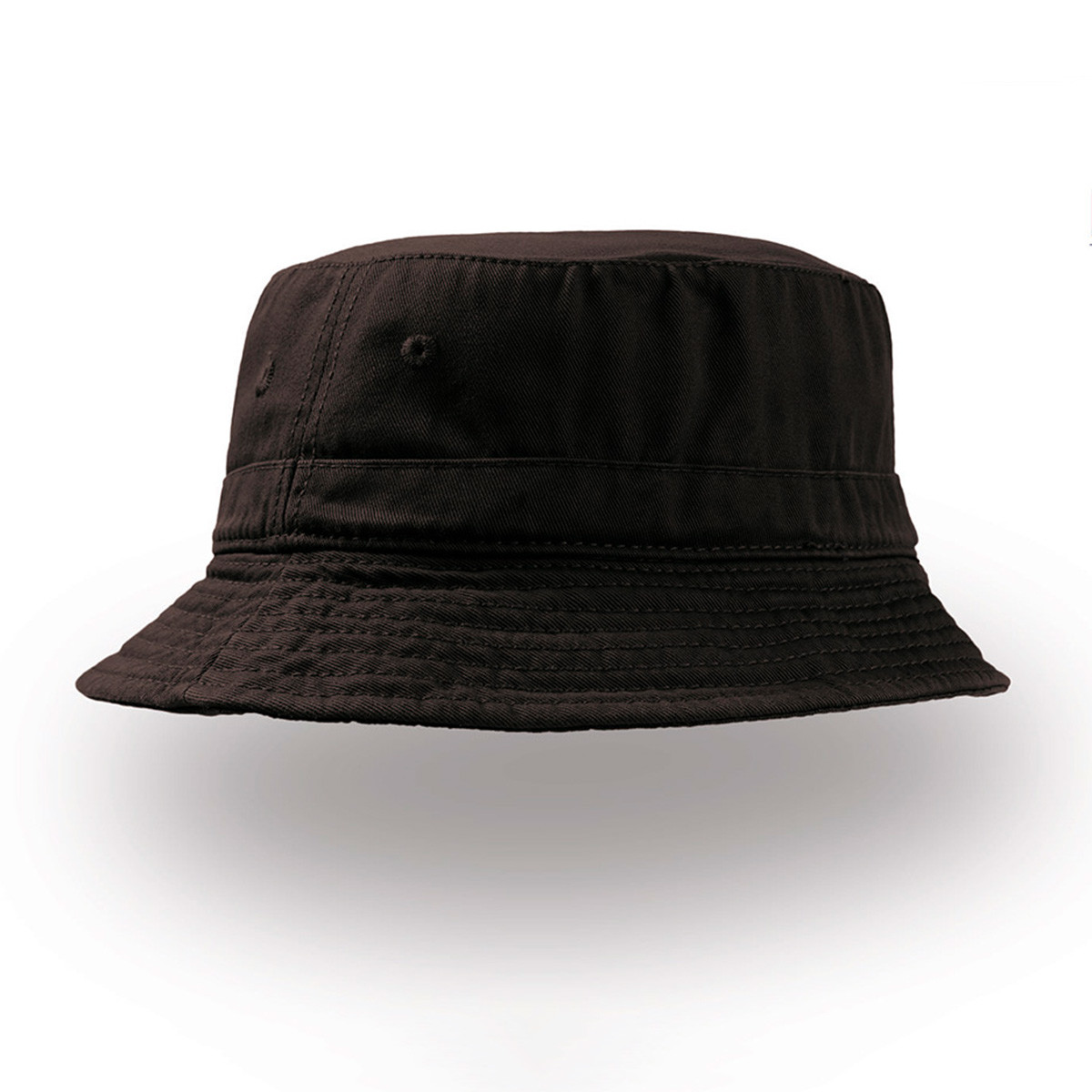 Cappellino pescatore nero su sfondo bianco