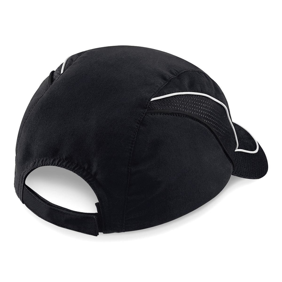 Cappellino in poliestere nero con bande traforate e inserti di linee bianche