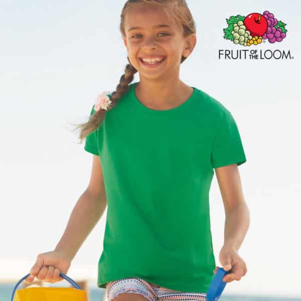 Bambina con tshirt in cotone verde