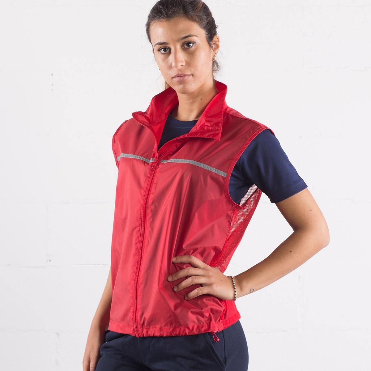 donna con gilet rosso smanicato con catarinfrangenti davanti e dietro, zip e taschina interna 100% poliestere
