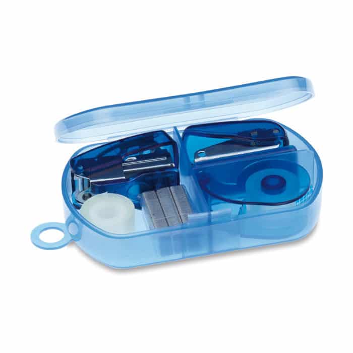 Set da cancelleria con nastro adesivo, pinzatrice e bucafogli in confezione di plastica blu