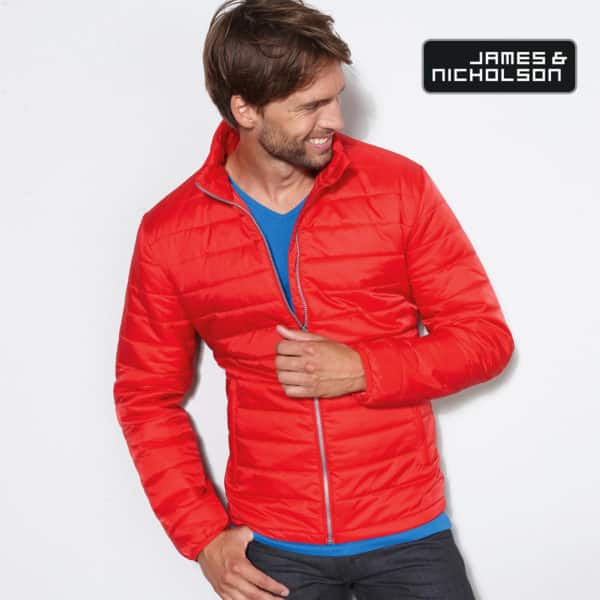 Uomo con giacca rossa antivento con collo alto, tasche laterali e zip nascosta 100% poliammide