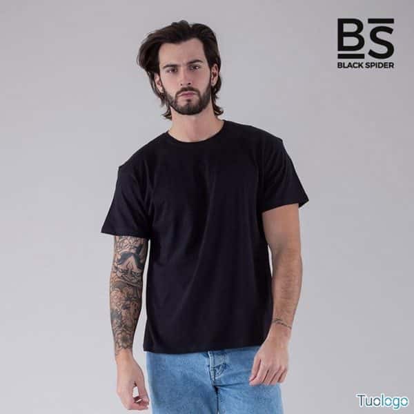 Uomo con tshirt in cotone con manica corta nera