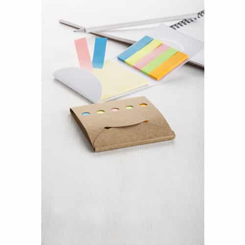 Blocnotes contenente venti fogli adesivi grandi e cento piccoli in cinque colori diversi