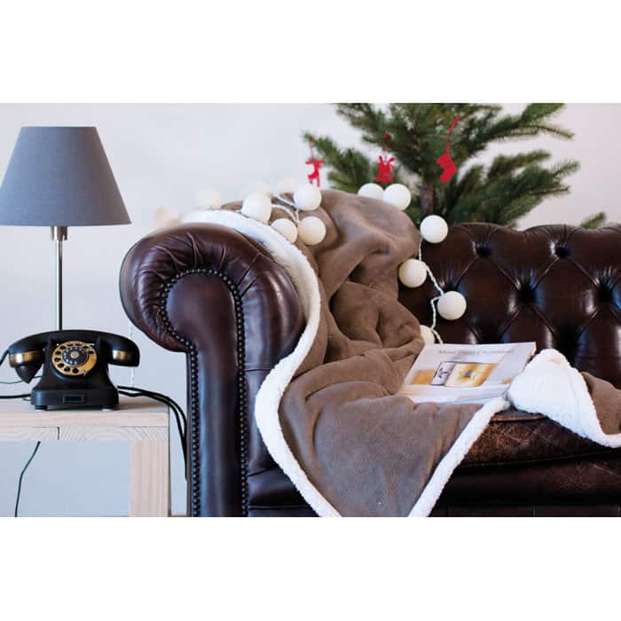 Coperta in pile con strato reversibile in sherpa su divano