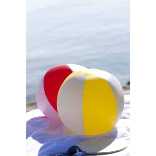 Due palloni da spiaggia in pvc giallo e arancione