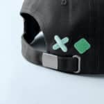 Fibbia in metallo e cinturino scorrevole