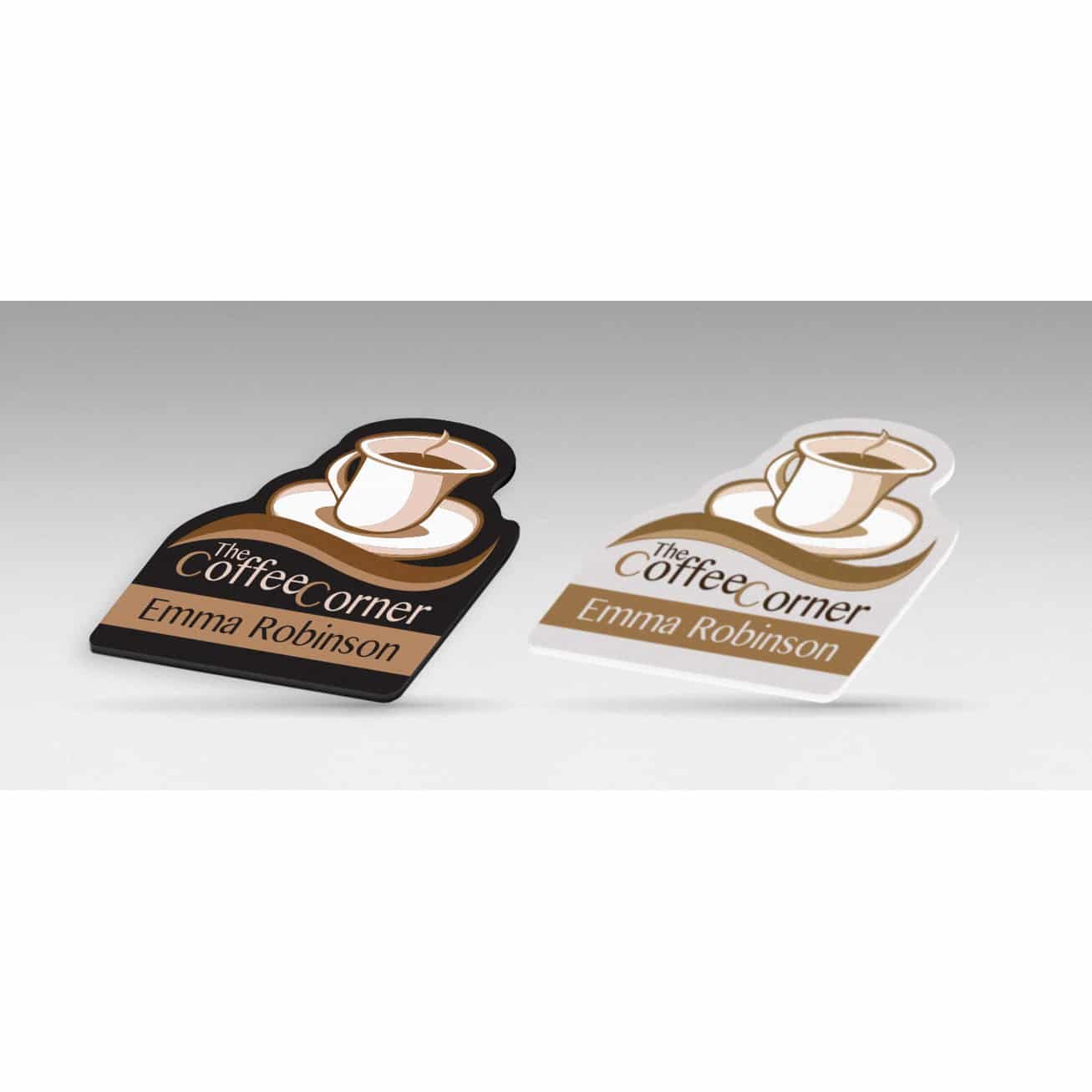 Badge sagomato in plastica a forma di caffe con logo e nome