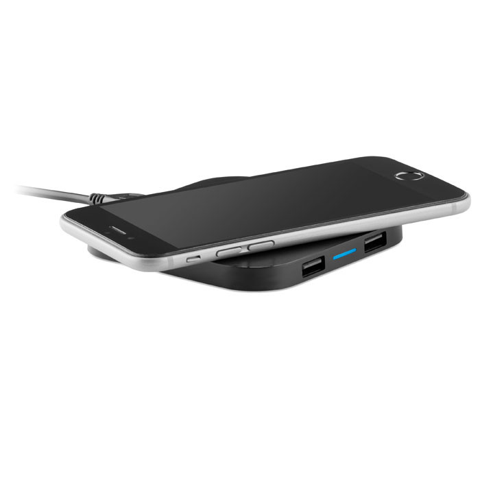 Caricatore nero wireless con due porte usb con iphone