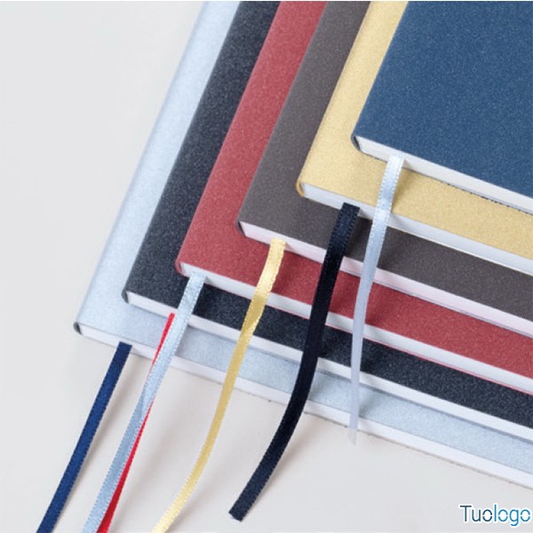 Dettaglio di sei blocnotes di colori diversi