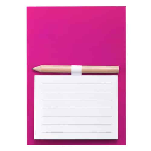 Magnete rosa con quaranta fogli e matita