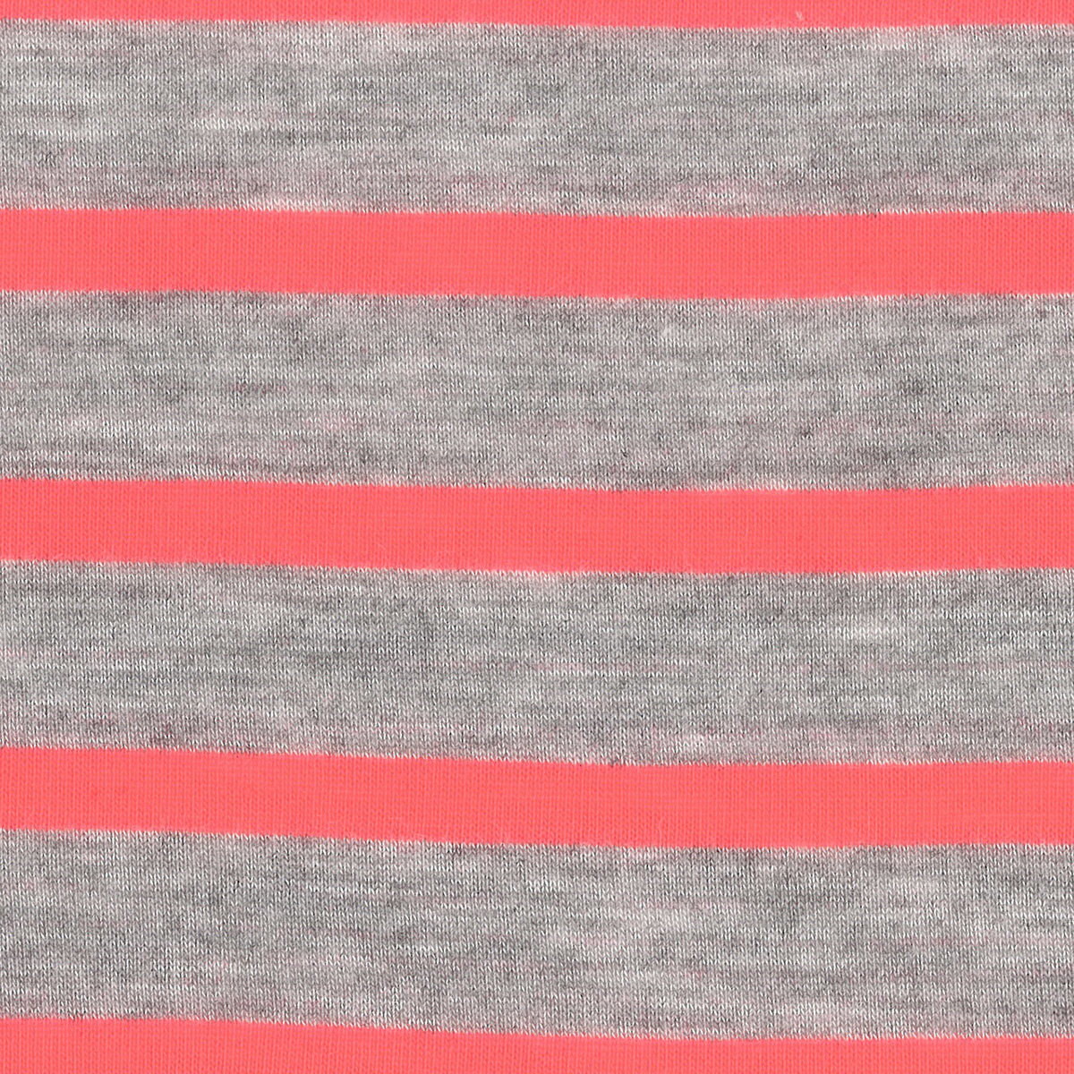 Dettaglio canottiera di colore grigio e corallo a strisce orizzontali