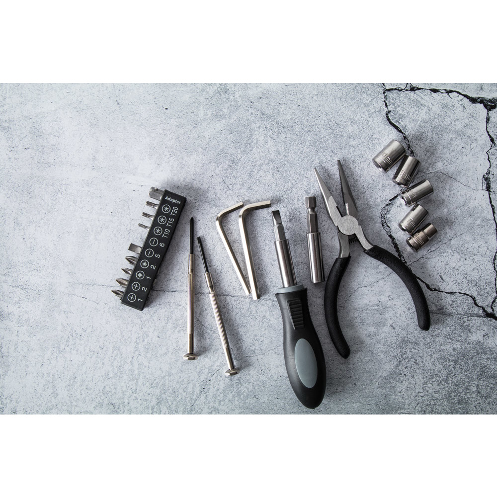 Set attrezzi da ventidue pezzi dentro valigetta in plastica