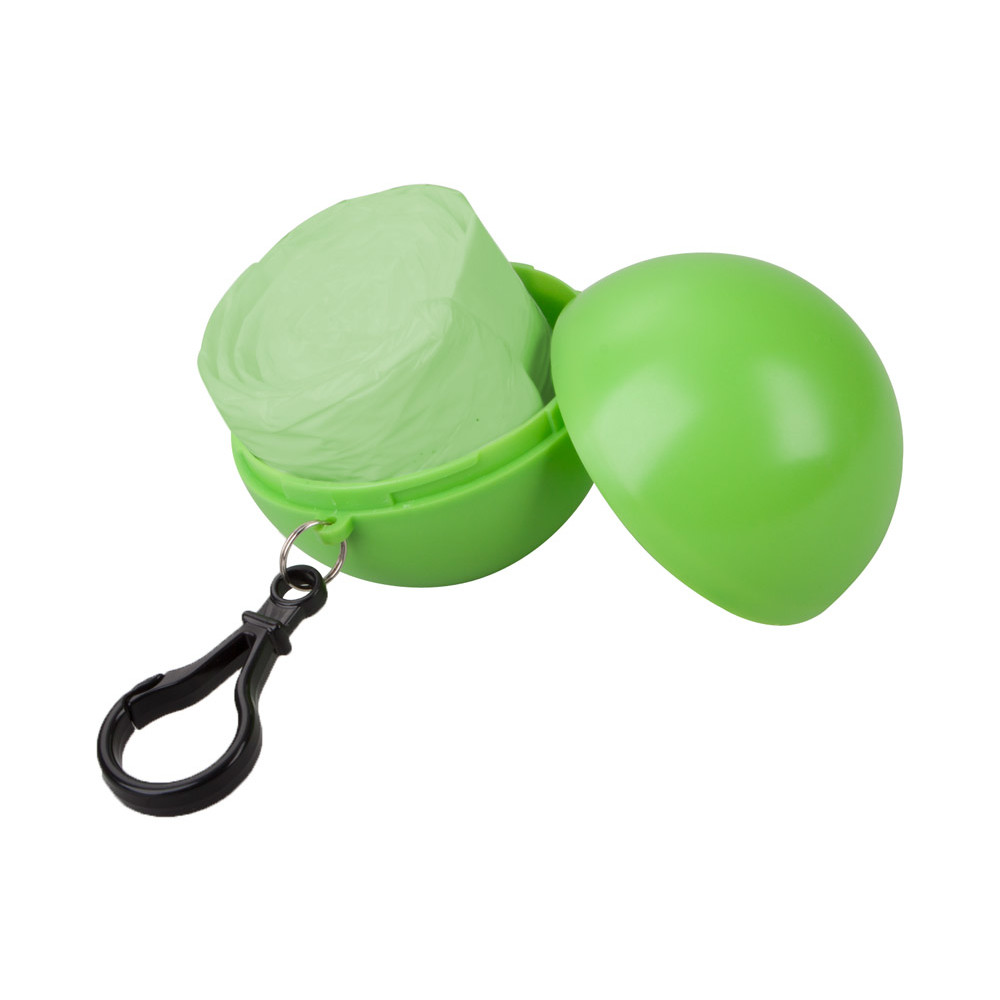 Impermeabile con portachiavi e moschettone ripiegato in pallina di plastica verde