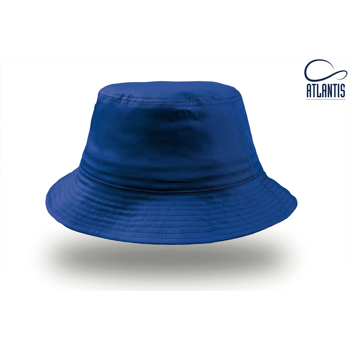 Cappello pescatore blu royal in cotone su sfondo bianco