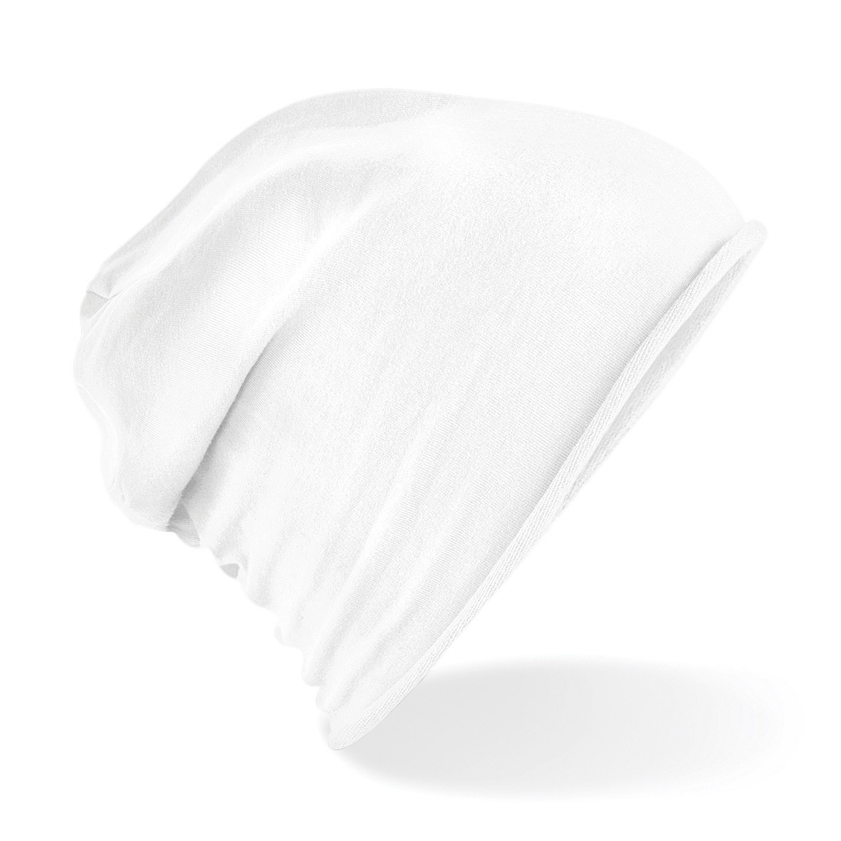 Berretto leggero bianco con bordi arrotolati su sfondo bianco