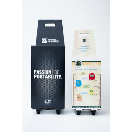 Due trolley in cartone con logo
