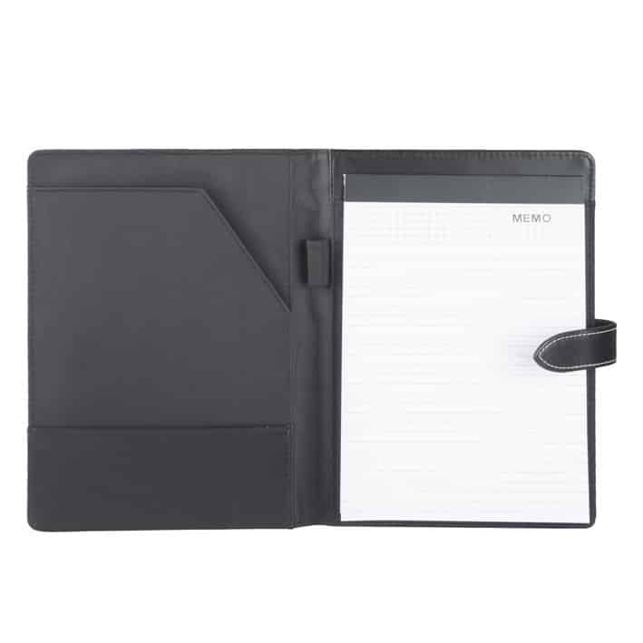 Portablocco nero in similpelle con venti fogli a righe e porta penne