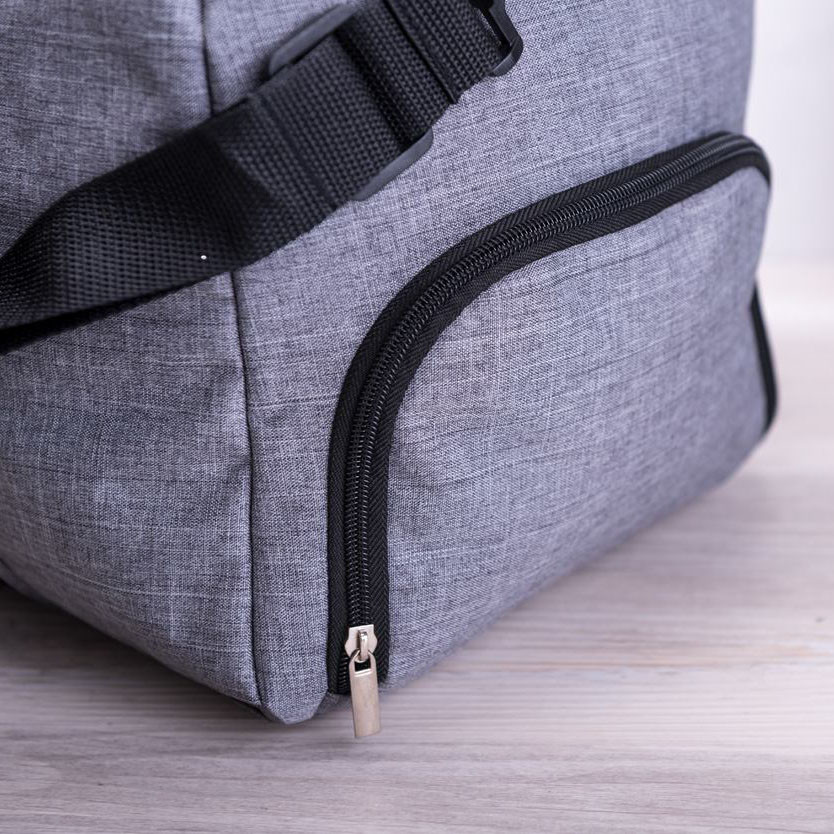 Borsone in poliestere grigio con scomparti con zip