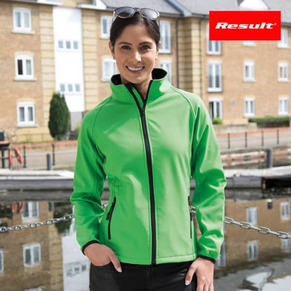 Donna con giacca traspirante verde con interno in micropile e tasche laterali con zip 100% poliestere