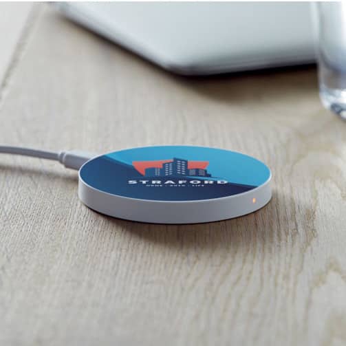 Caricatore wireless bianco per smartphone con logo