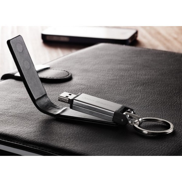 Chiavetta usb in metallo e pelle nera con anello portachiavi sopra un