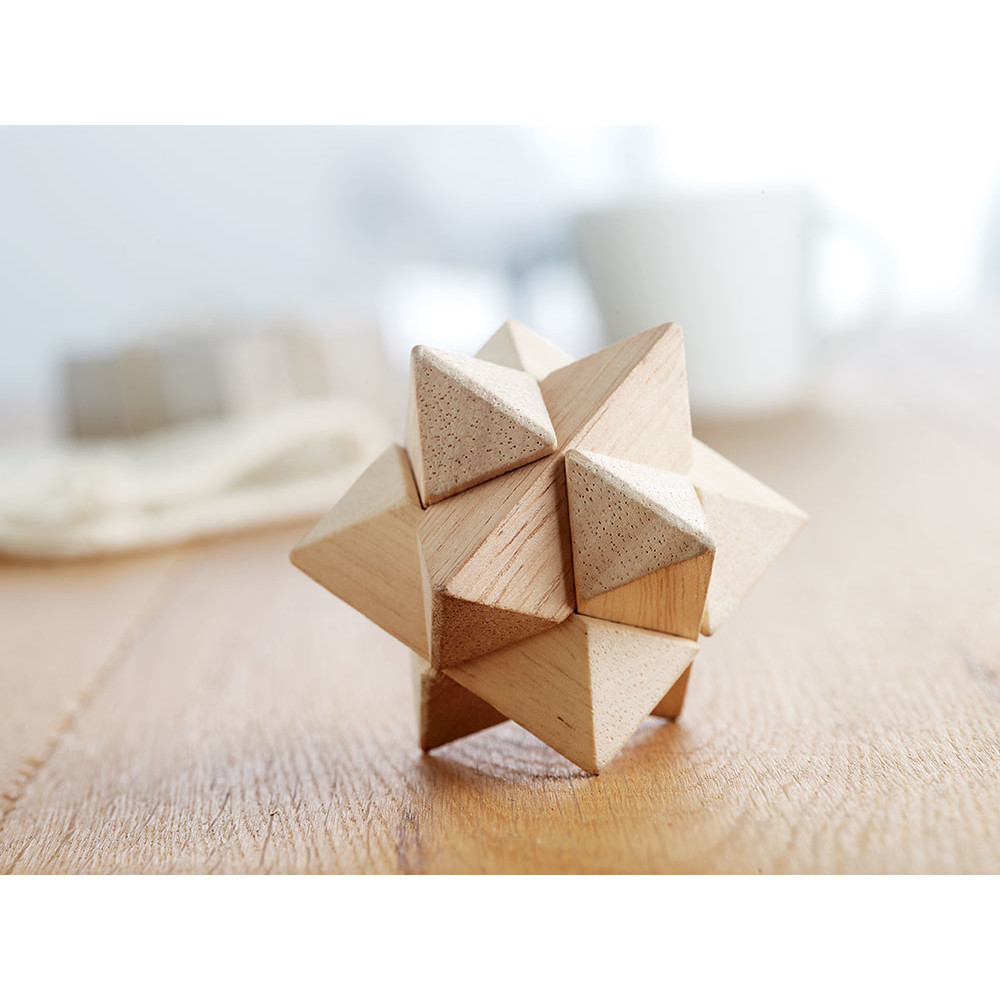 Puzzle di legno a forma di stella