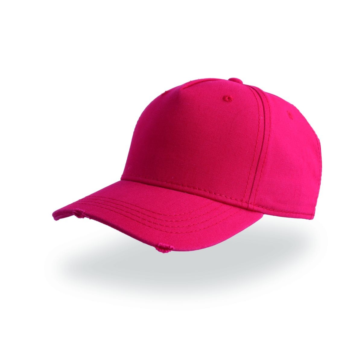 Cappellino baseball fucsia con visiera precurvata effetto rovinato su sfondo bianco