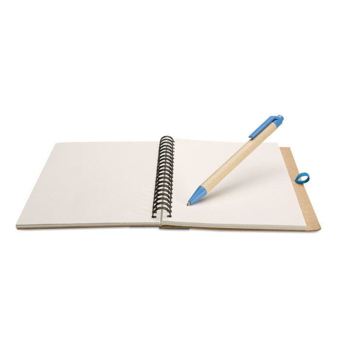 Bloc notes in carta riciclata con penna a sfera in cartone e plastica biodegradabile aperto