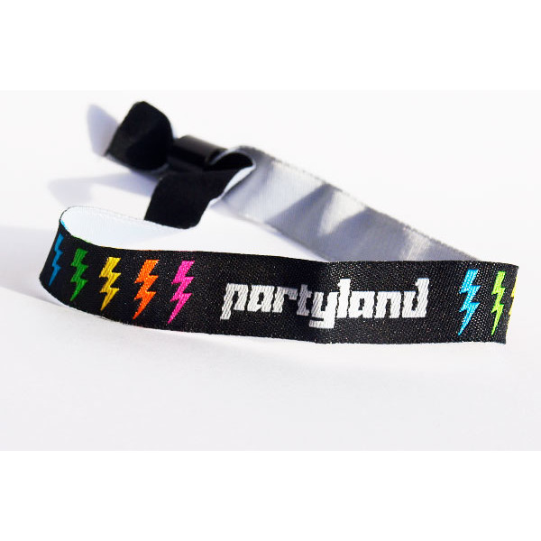 Braccialetti in stoffa nera con logo