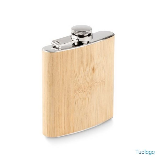 Fiaschetta in bamboo su sfondo bianco