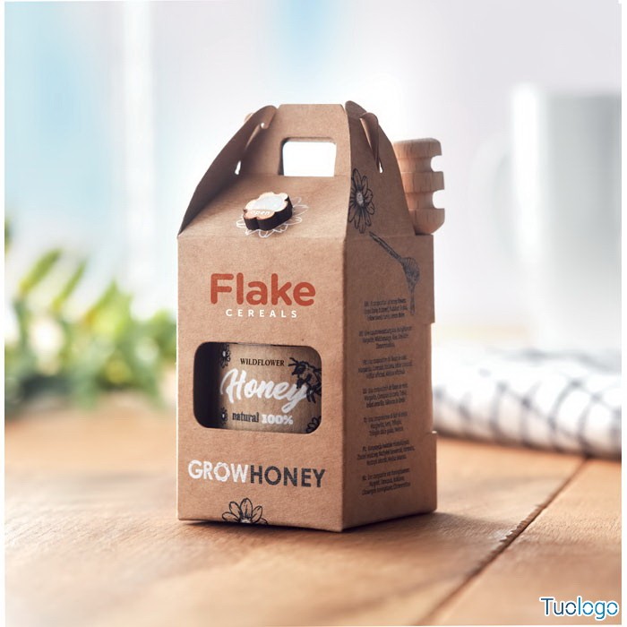 Vasetto dentro confezione di carta con logo grow honey, su sfondo bianco