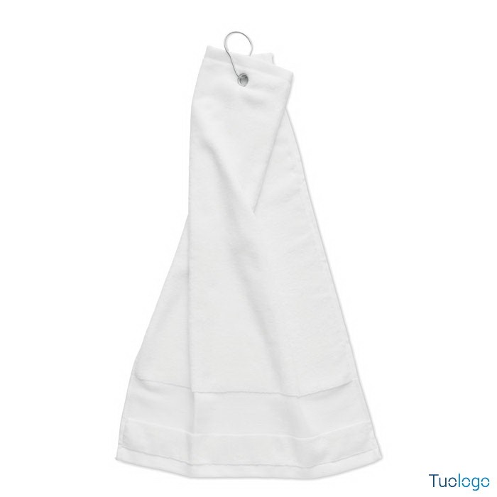 Asciugamano da golf bianco con foro di rame e anello, su sfondo bianco