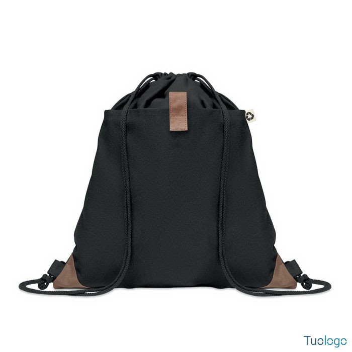 Sacca per palestra nera con cordini, su sfondo bianco