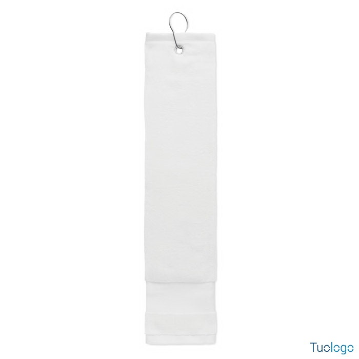 Asciugamano da golf bianco con foro di rame e anello, su sfondo bianco