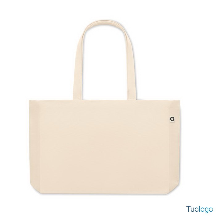 Shopper in tela bianca con manici lunghi, su sfondo bianco