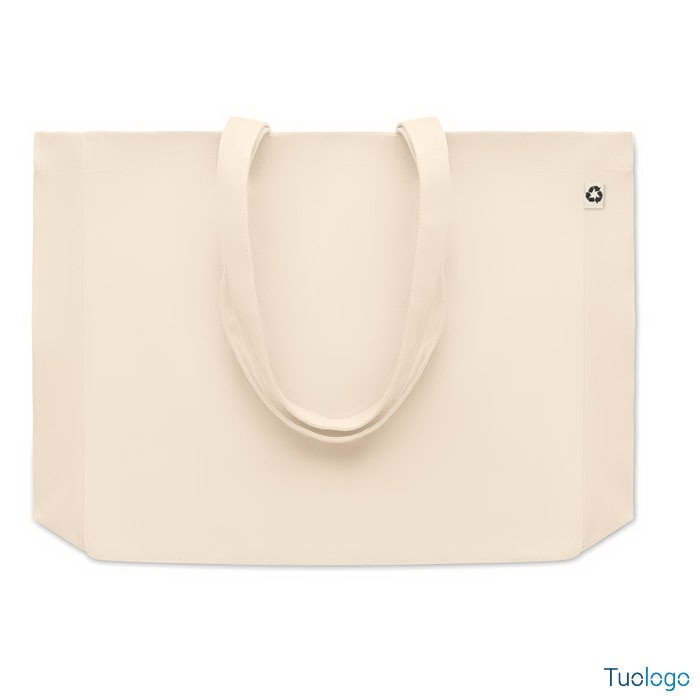 Shopper in tela bianca con manici lunghi, su sfondo bianco