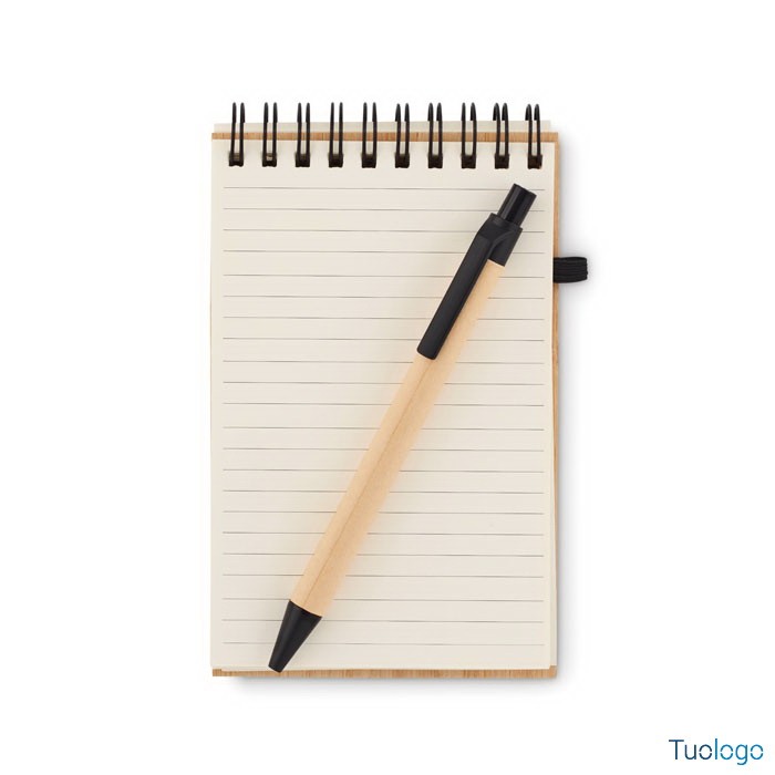 Quaderno A6 aperto con laccetto e penna a sfera