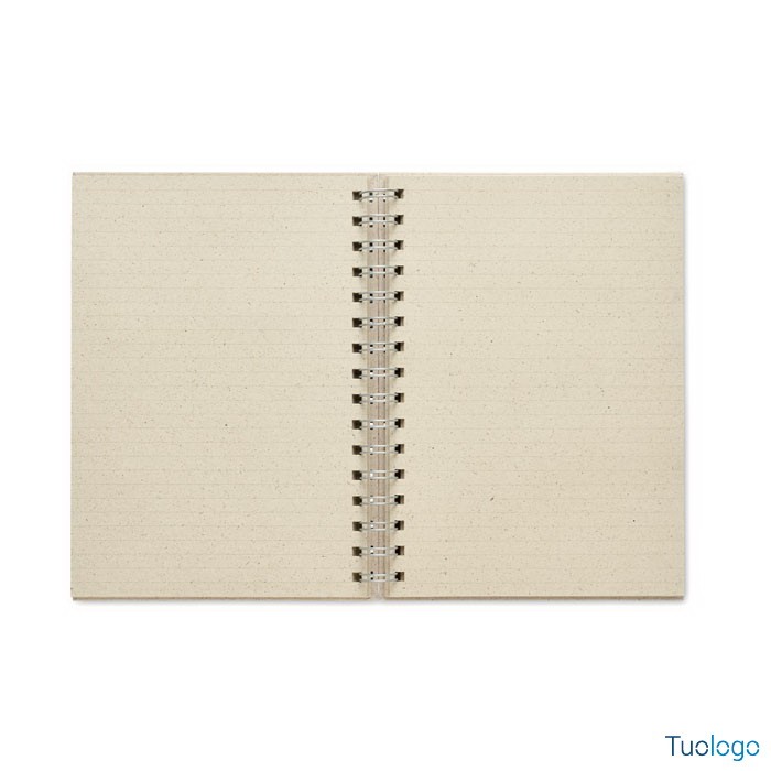 Blocnotes aperto su sfondo bianco