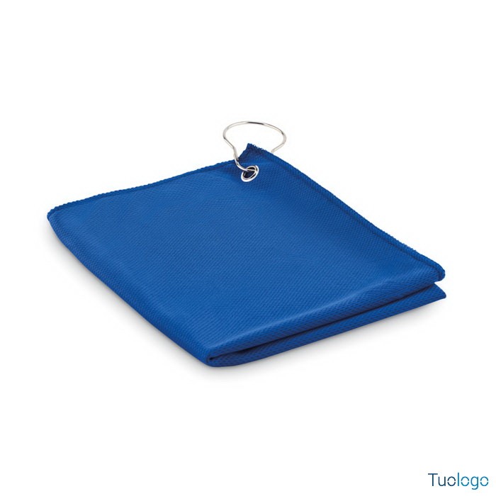 Telo blu piegato su sfondo bianco